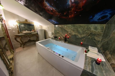 Toilet, Hot Tub, Bathroom