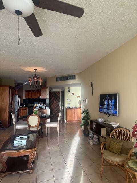Communal lounge/ TV room, TV and multimedia, Living room