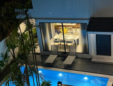 Pool view, Pool view