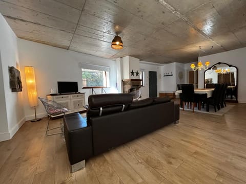 Communal lounge/ TV room, Living room, Dining area
