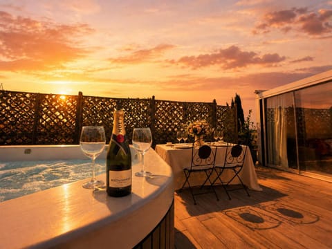 Hot Tub, Balcony/Terrace, Dining area