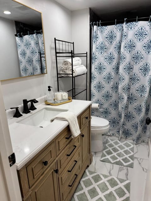 Heated Pool Cozy Condo Apartment in Oldsmar