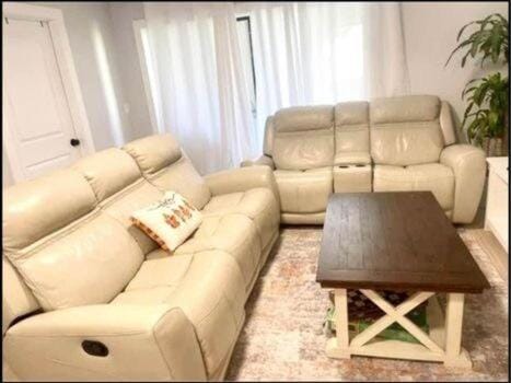 Heated Pool Cozy Condo Apartment in Oldsmar