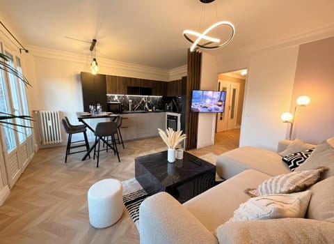 Night, TV and multimedia, Kitchen or kitchenette, Living room, internet, internet, stove, stove, kitchen, kitchen