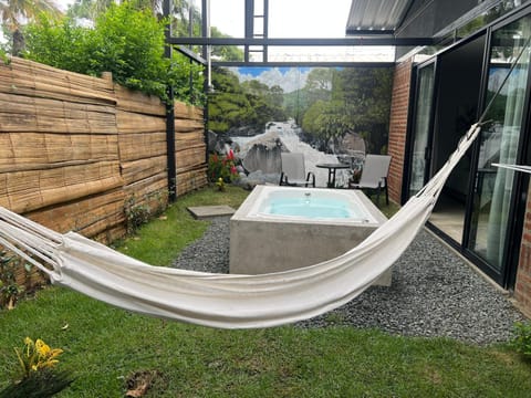 Patio, Area and facilities
