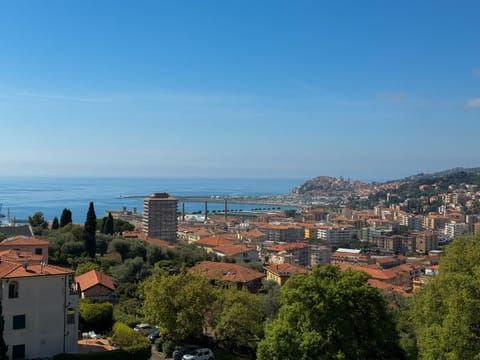 City view, Sea view