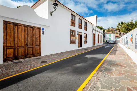 Property building, Location