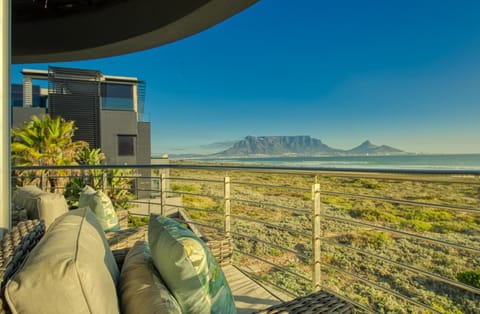 Balcony/Terrace, Landmark view, Mountain view