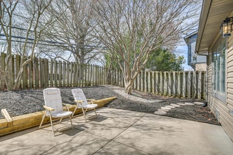 Renovated Townhome with Garage, 12 Mi to St Louis House in Belleville