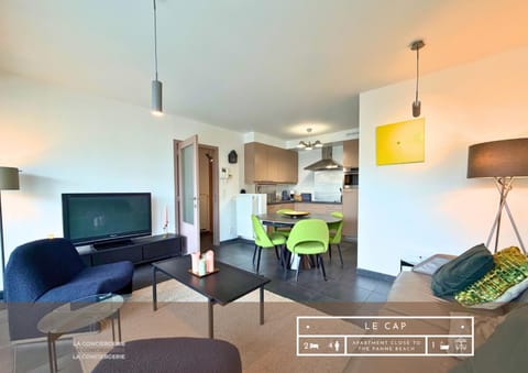 TV and multimedia, Kitchen or kitchenette, Living room, Dining area, oven, stove