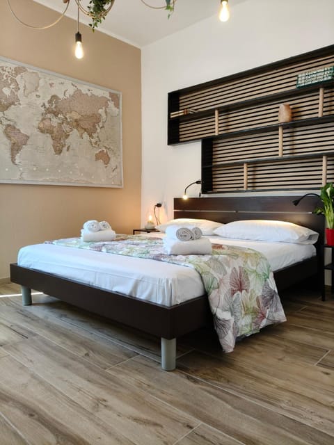 Bed, Bedroom, towels