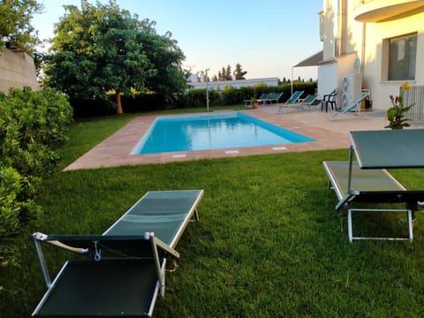 Day, Garden, Garden view, Pool view, Swimming pool, sunbed