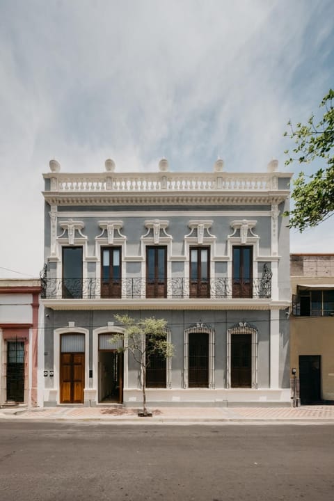 Facade/entrance