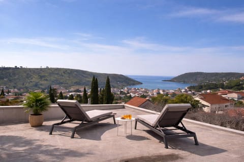 View (from property/room), Balcony/Terrace, Seating area, Sea view