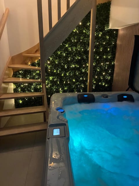 Hot Tub, Hot Tub, Spa and wellness centre/facilities