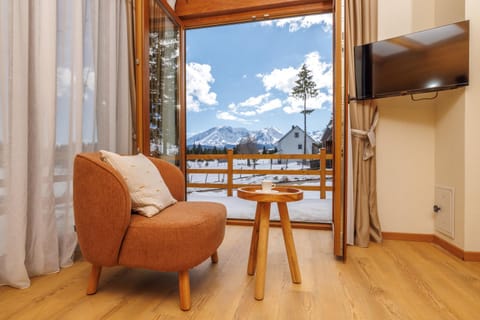 Natural landscape, TV and multimedia, Living room, Seating area, Mountain view