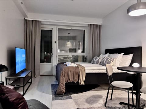 TV and multimedia, Photo of the whole room, Dining area, Bedroom