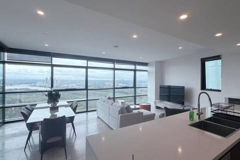 Communal lounge/ TV room, TV and multimedia, Living room, Seating area, Dining area