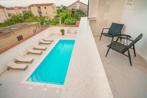 Balcony/Terrace, Landmark view, Pool view