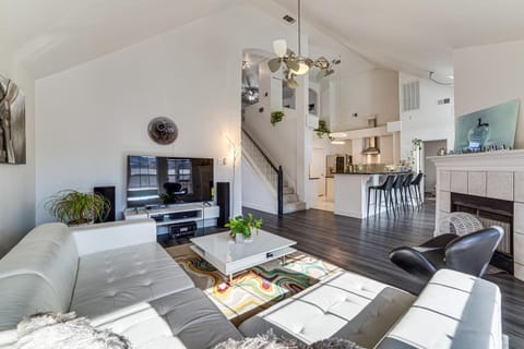 Suburban Family Home with Pool! 20 Mi to Dallas House in Coppell