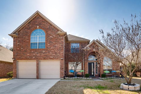 Suburban Family Home with Pool! 20 Mi to Dallas House in Coppell