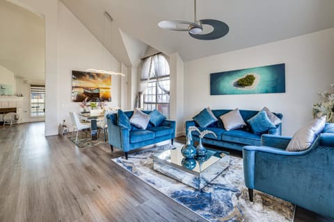 Suburban Family Home with Pool! 20 Mi to Dallas House in Coppell