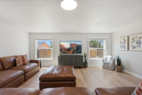 Day, TV and multimedia, Living room, Seating area, furniture