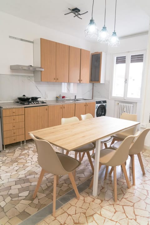 Kitchen or kitchenette, Dining area, stove