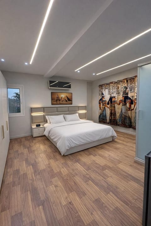 Bed, Photo of the whole room, Bedroom