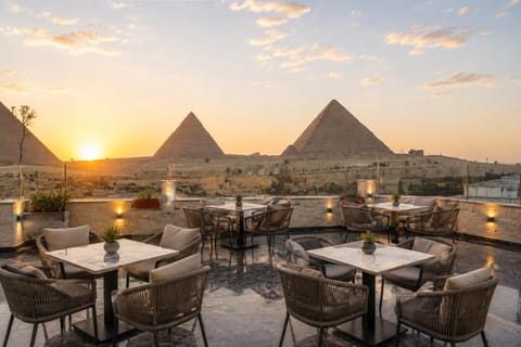 Property building, Nearby landmark, Restaurant/places to eat, Day, Natural landscape, Banquet/Function facilities, Breakfast, Sunrise, Sunset