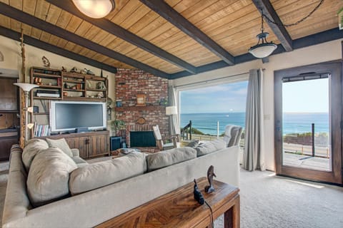 Catch some waves! Panoramic ocean views!- Cardiff Surfer House in Cardiff