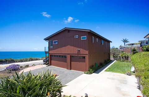 Catch some waves! Panoramic ocean views!- Cardiff Surfer House in Cardiff