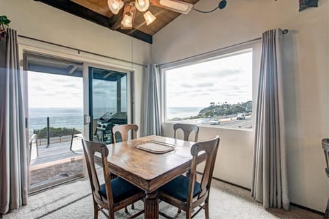 Catch some waves! Panoramic ocean views!- Cardiff Surfer House in Cardiff