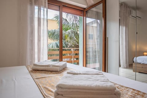 Bed, Photo of the whole room, Bedroom, towels