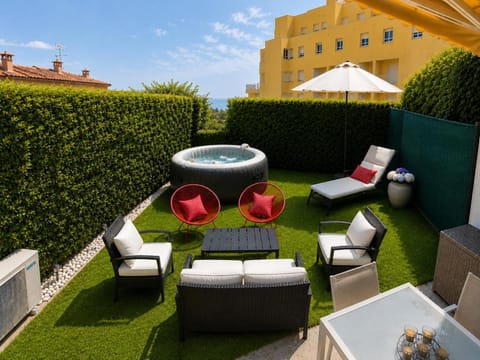 Patio, Garden, sunbed