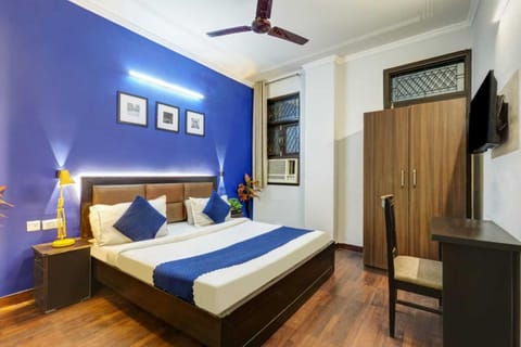 Bed, TV and multimedia, View (from property/room), Photo of the whole room, Bedroom, wardrobe, air conditioner