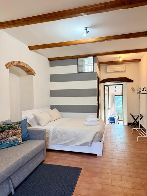 Living room, Photo of the whole room