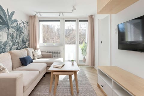 TV and multimedia, Living room, Seating area, Evening entertainment