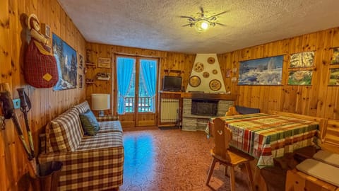 Communal lounge/ TV room, Balcony/Terrace, Living room