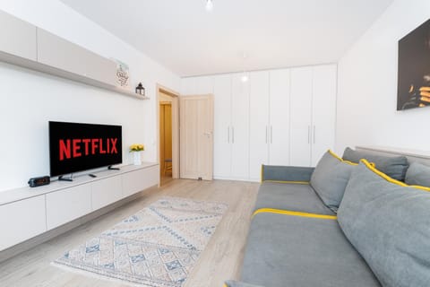 TV and multimedia, Living room, Evening entertainment