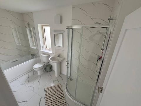 Serene 3-Bedroom House in Athlone House in Athlone