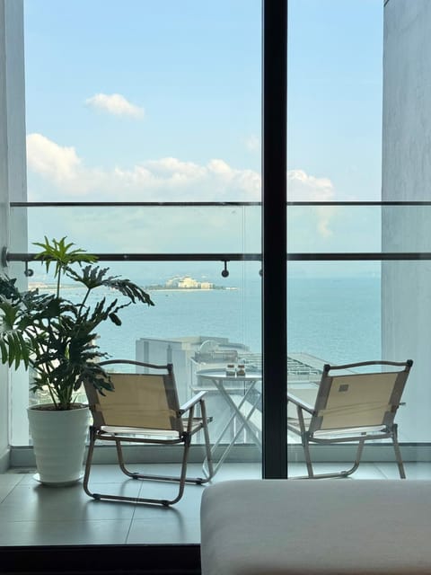 Natural landscape, View (from property/room), Balcony/Terrace, Seating area, Sea view