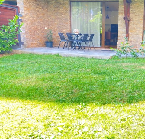 Day, Garden