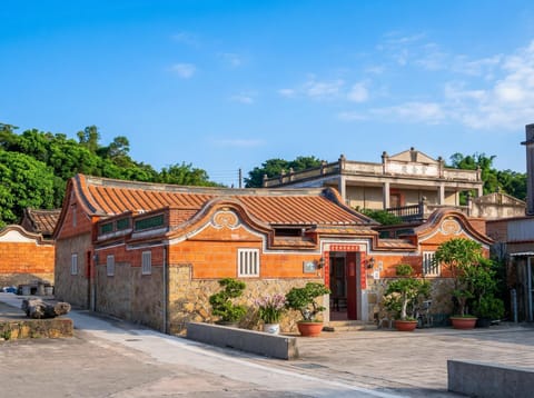 Property building, Day