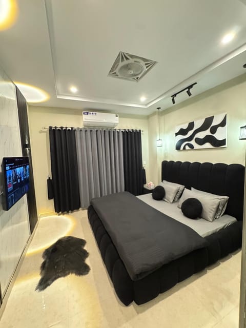 Bed, TV and multimedia, Balcony/Terrace, Bedroom, Entertainment, air conditioner