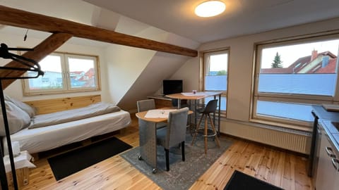 Bed, Photo of the whole room, Seating area, Dining area