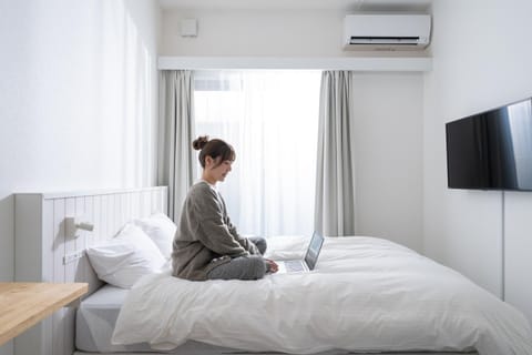Bed, TV and multimedia, Photo of the whole room, Bedroom, air conditioner