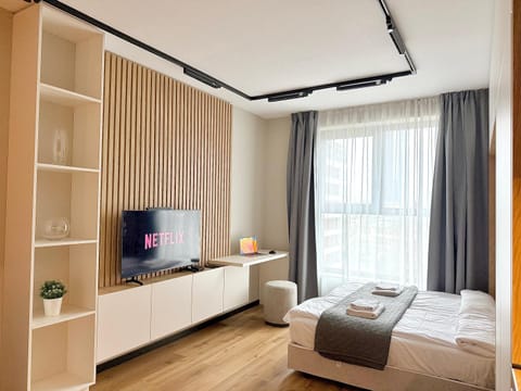 Bed, TV and multimedia, Living room, Photo of the whole room, Bedroom, towels