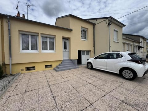 Property building, Day, Parking