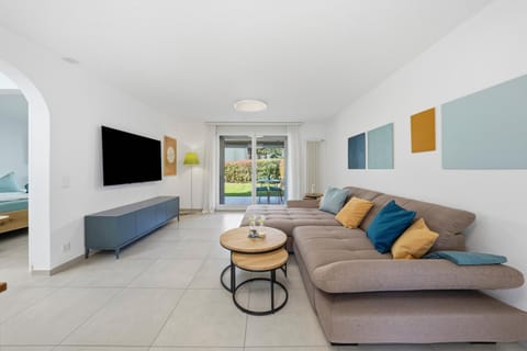 Communal lounge/ TV room, TV and multimedia, Living room, Seating area
